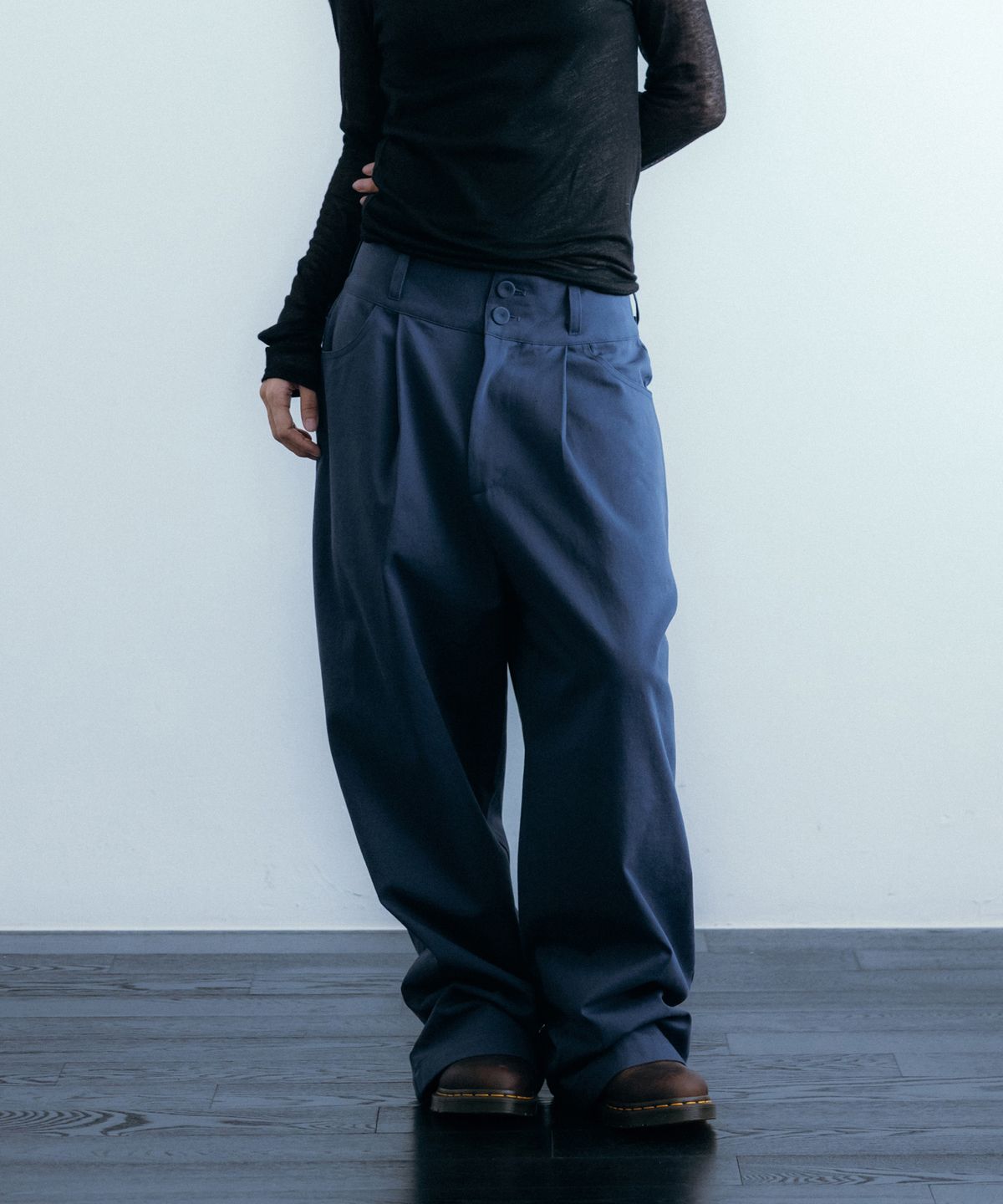 이요우아(IYOWUAH) Back Belt Wide Cotton Pants, Navy