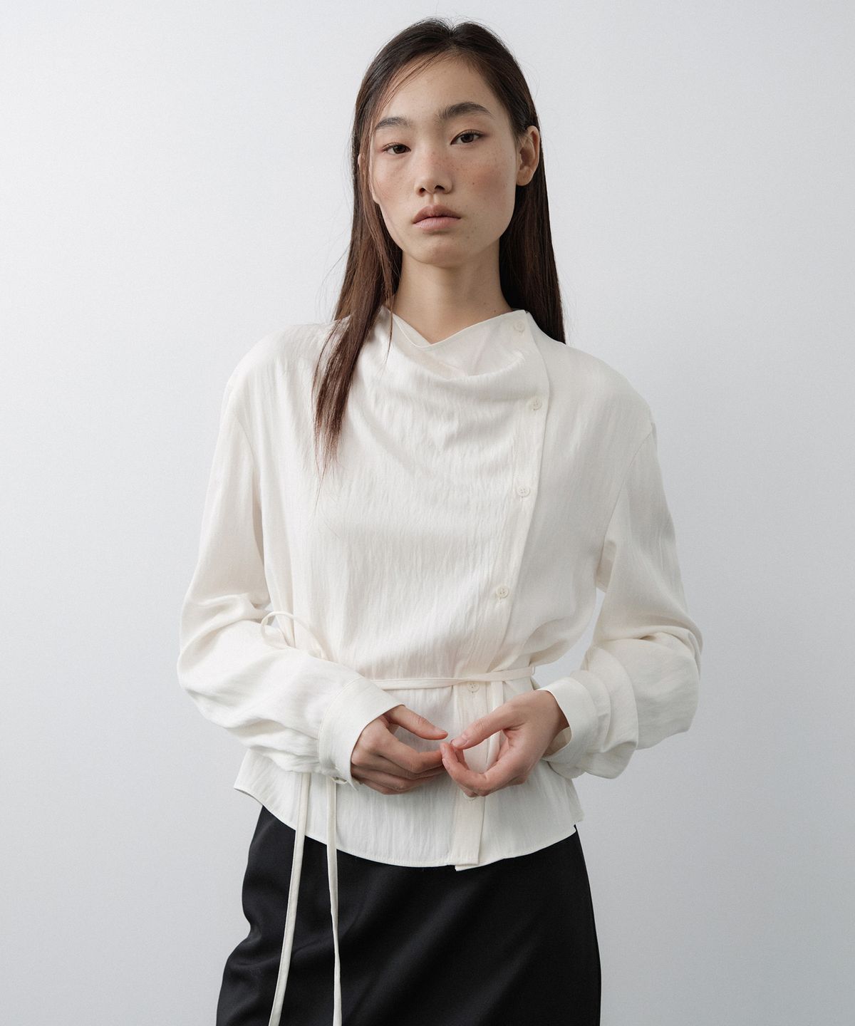 루시르주(LUCIR ZU) Cowl Neck Button Blouse (Cream)