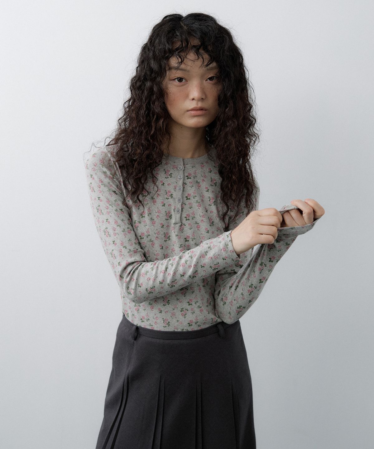 루시르주(LUCIR ZU) Tiny Floral Henley Top (Melange)