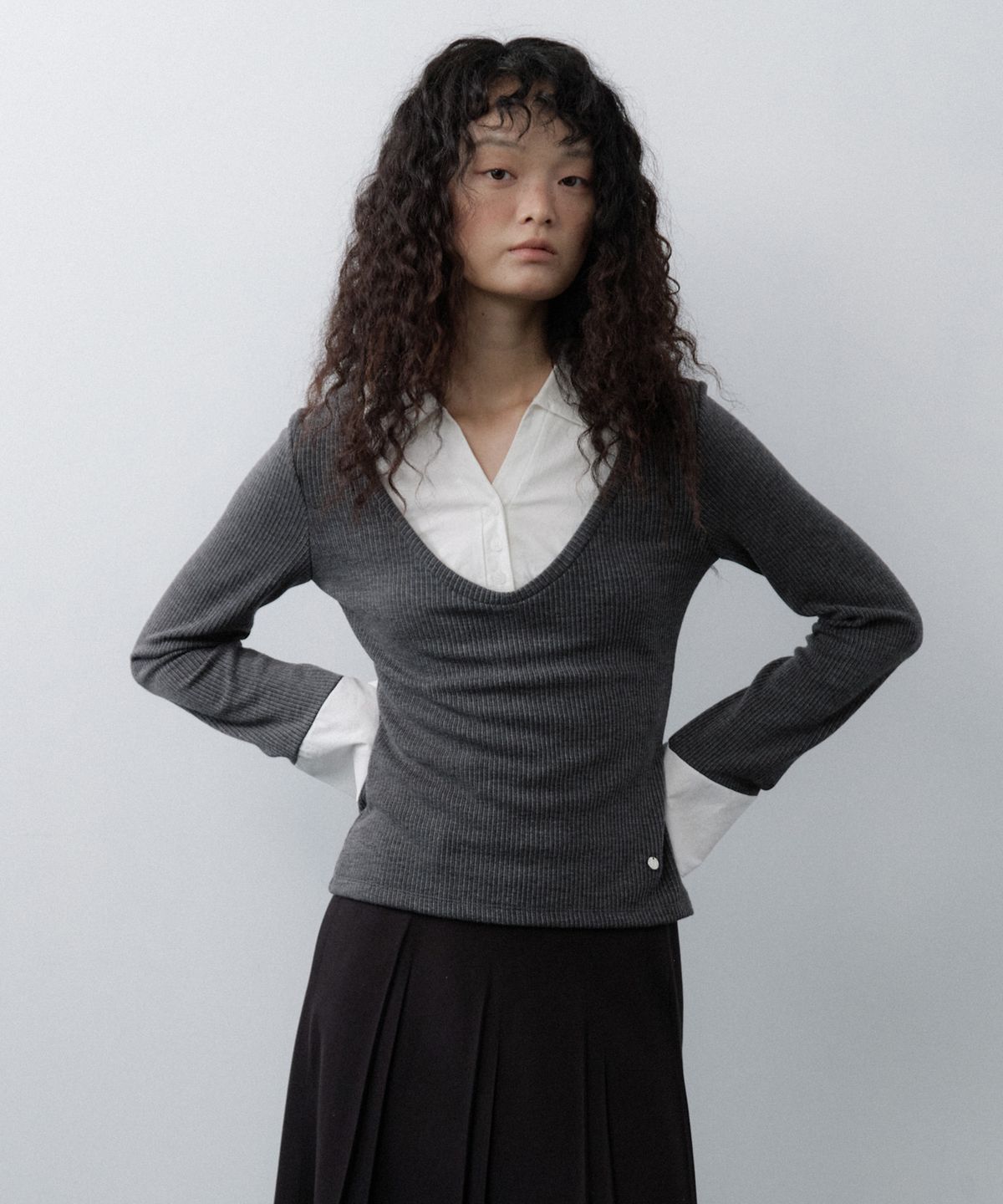 루시르주(LUCIR ZU) V-Neck Shirt Layered Top (Charcoal)