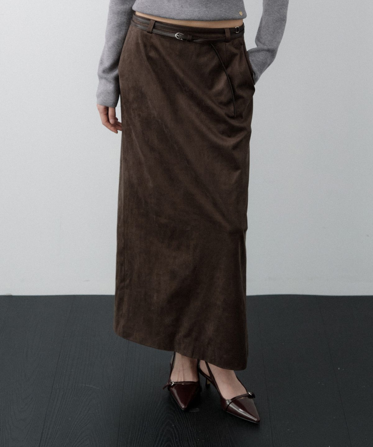 루시르주(LUCIR ZU) Low-Rise Suede Maxi Skirt (Dark Brown)
