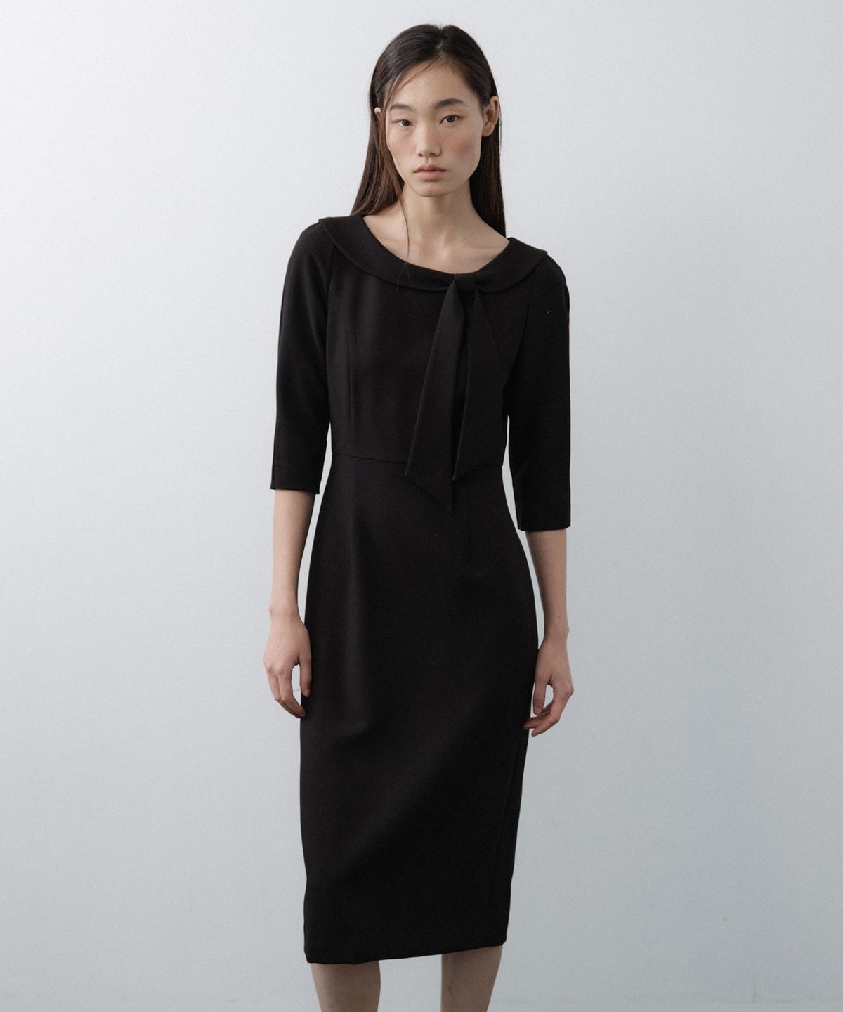 루시르주(LUCIR ZU) Ribbon-Tie Boat Neck Dress (Black)