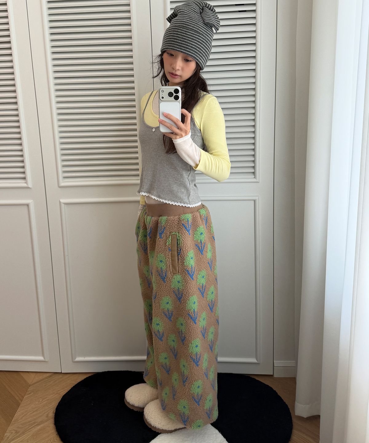 이요우아(IYOWUAH) Floral Fleece Jogger Pants, Beige