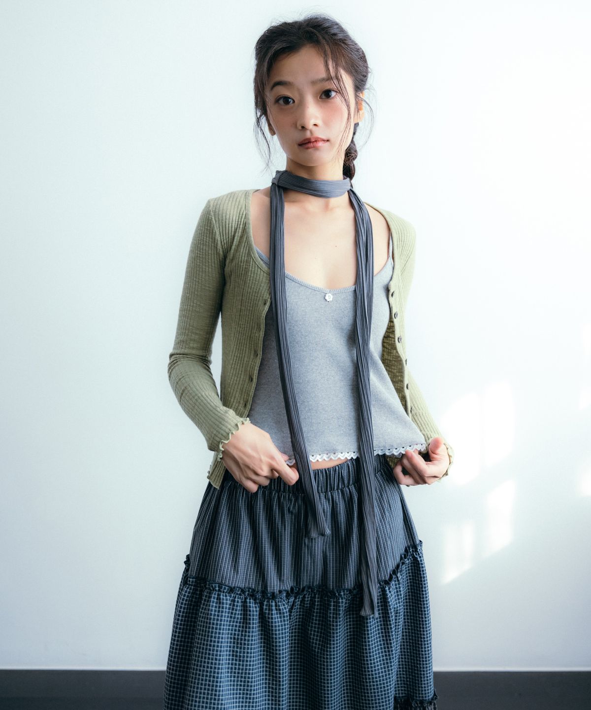 이요우아(IYOWUAH) Flower Button Cardigan, Olive