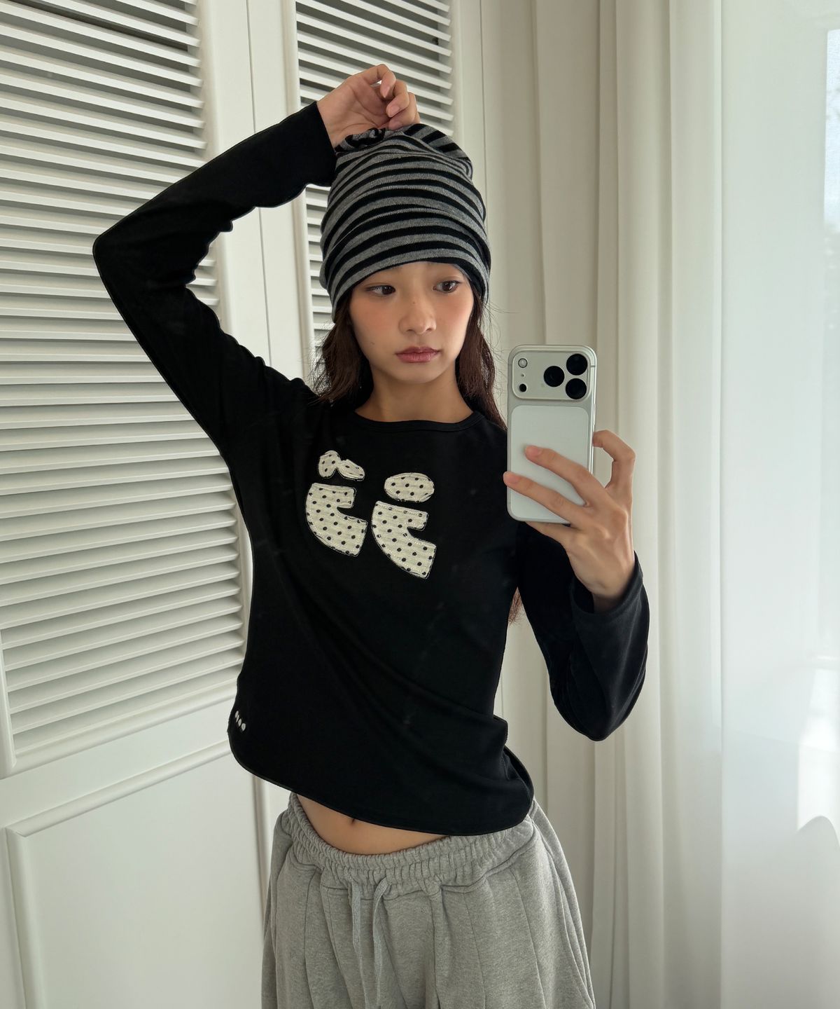 이요우아(IYOWUAH) LOVE Patch Long Sleeve, Black