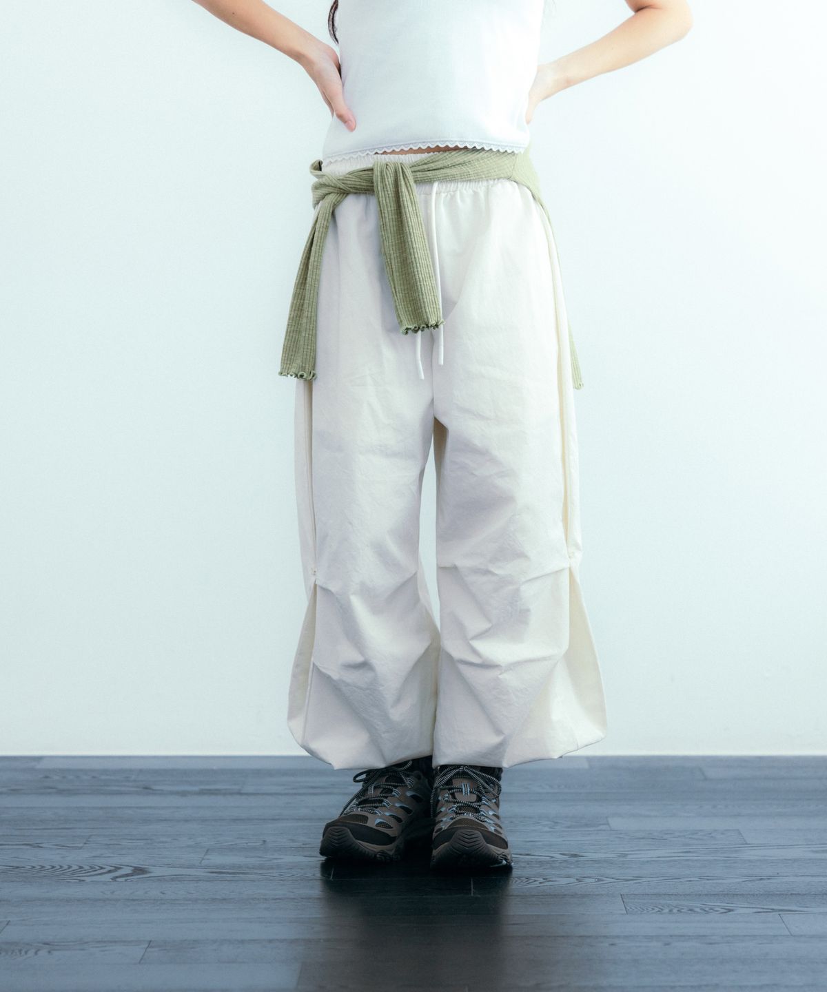이요우아(IYOWUAH) Side Panel Parachute Pants, Ivory