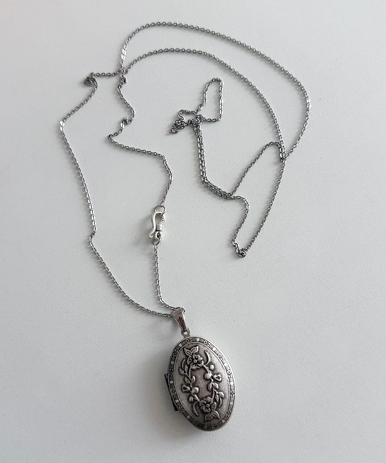 LONG MIRROR PENDANT NECKLACE
