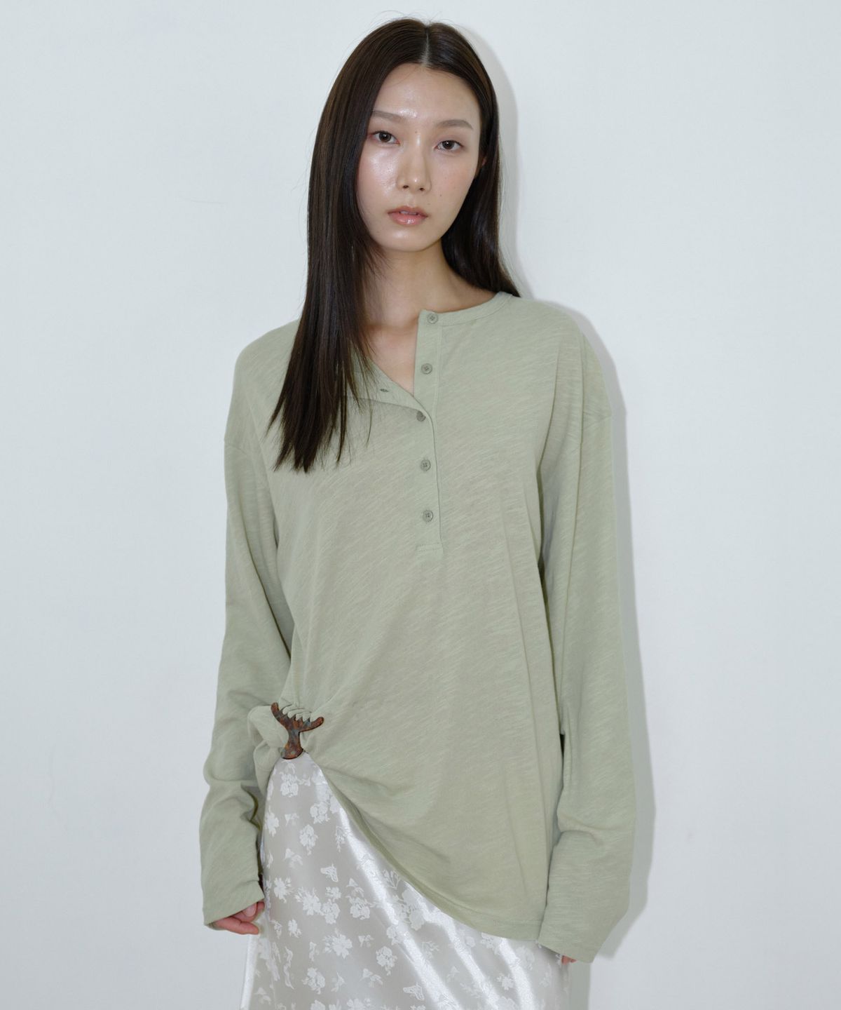 마이스(MAIS) SLUB OVERSIZED HENLEY T-SHIRT / OLIVE