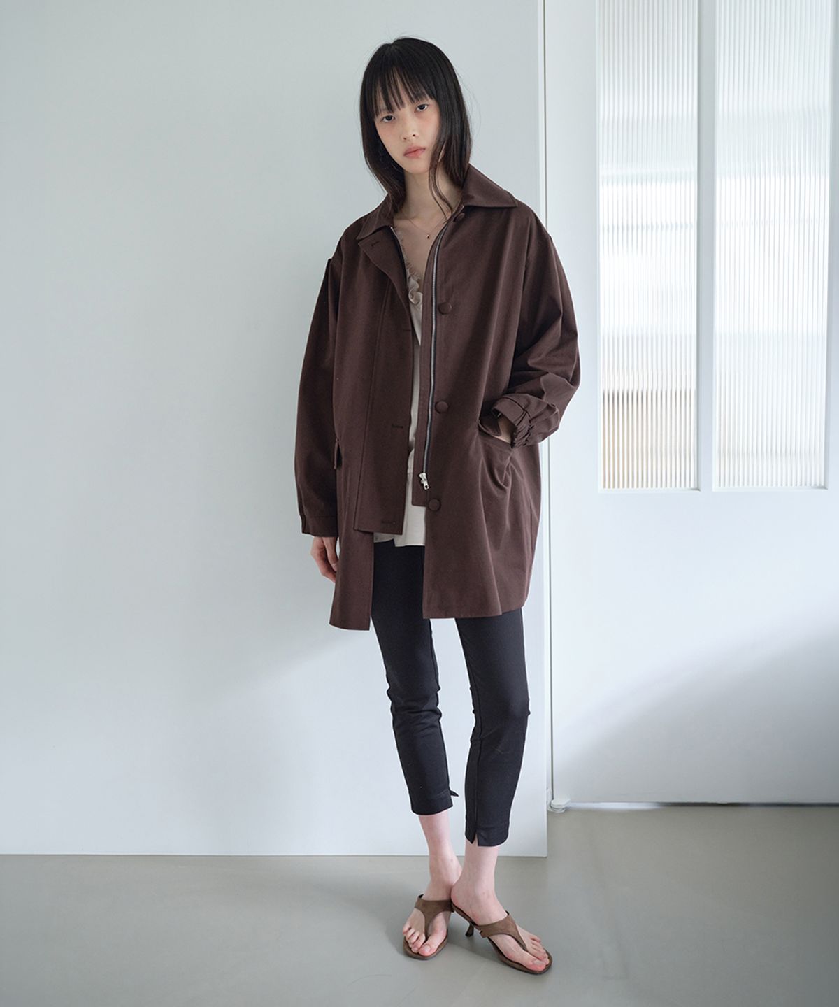 아미디(AMIDI) A-LINE COVERED BUTTON HALF JACKET_BROWN
