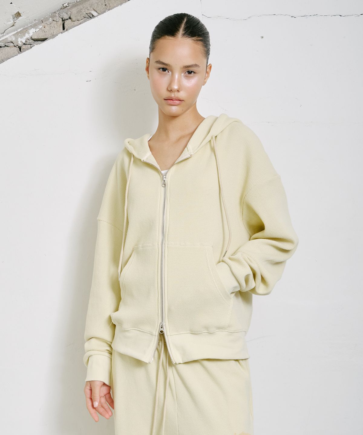기머(GIMOR) Waffle Zip-Up Hoodie Butter