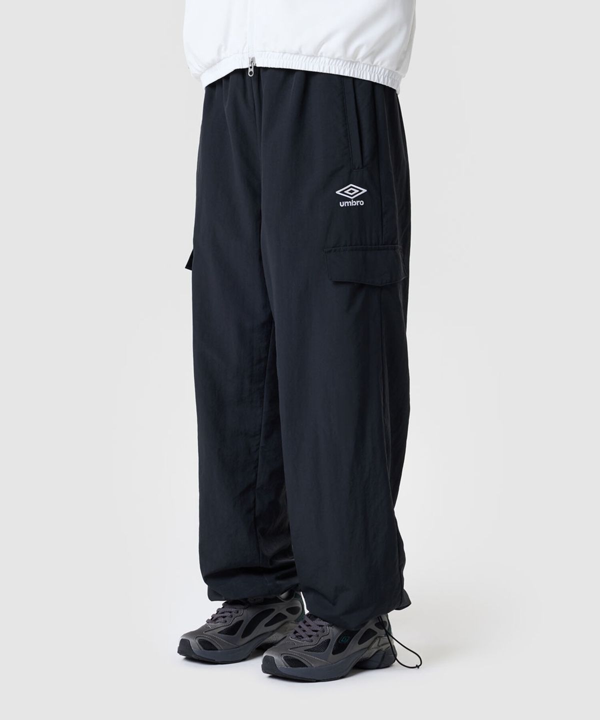 엄브로(UMBRO) 더비클럽 기모 안감 조거 & 와이드 2WAY 카고 팬츠 블랙 UR321CPT95