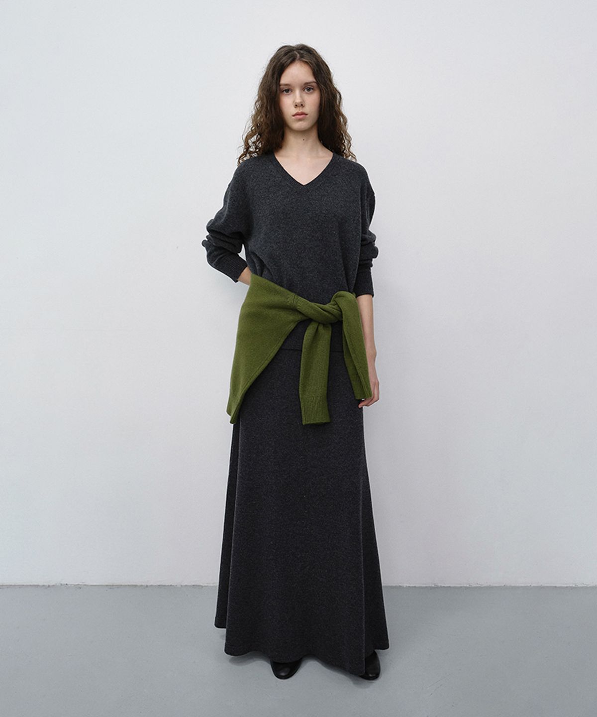 던스트(DUNST) KNITTED MAXI SKIRT_UDSK6C209_CHARCOAL GREY