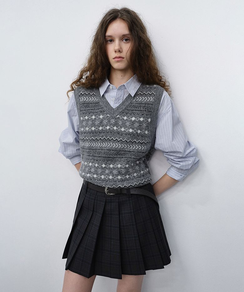 UNISEX CRAFTED V-NECK KNIT VEST_UDSW6C117_GREY