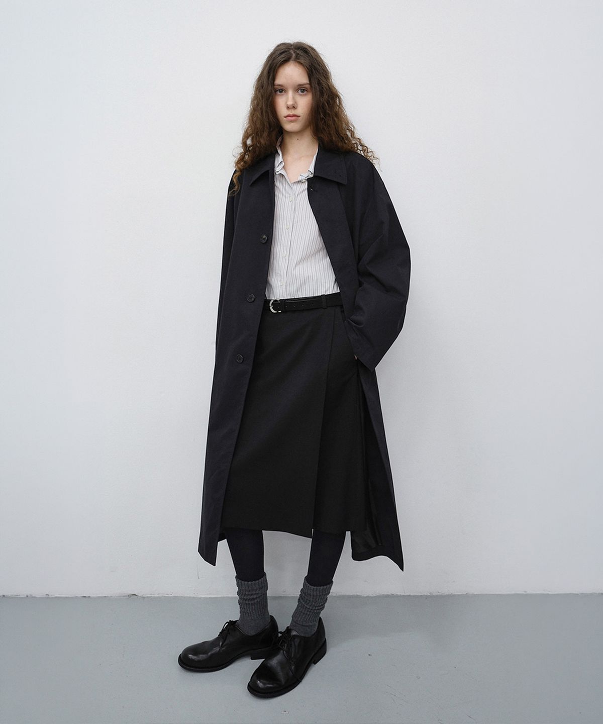 던스트(DUNST) UNISEX REFINED MAC COAT_UDTR6C102_BLACK