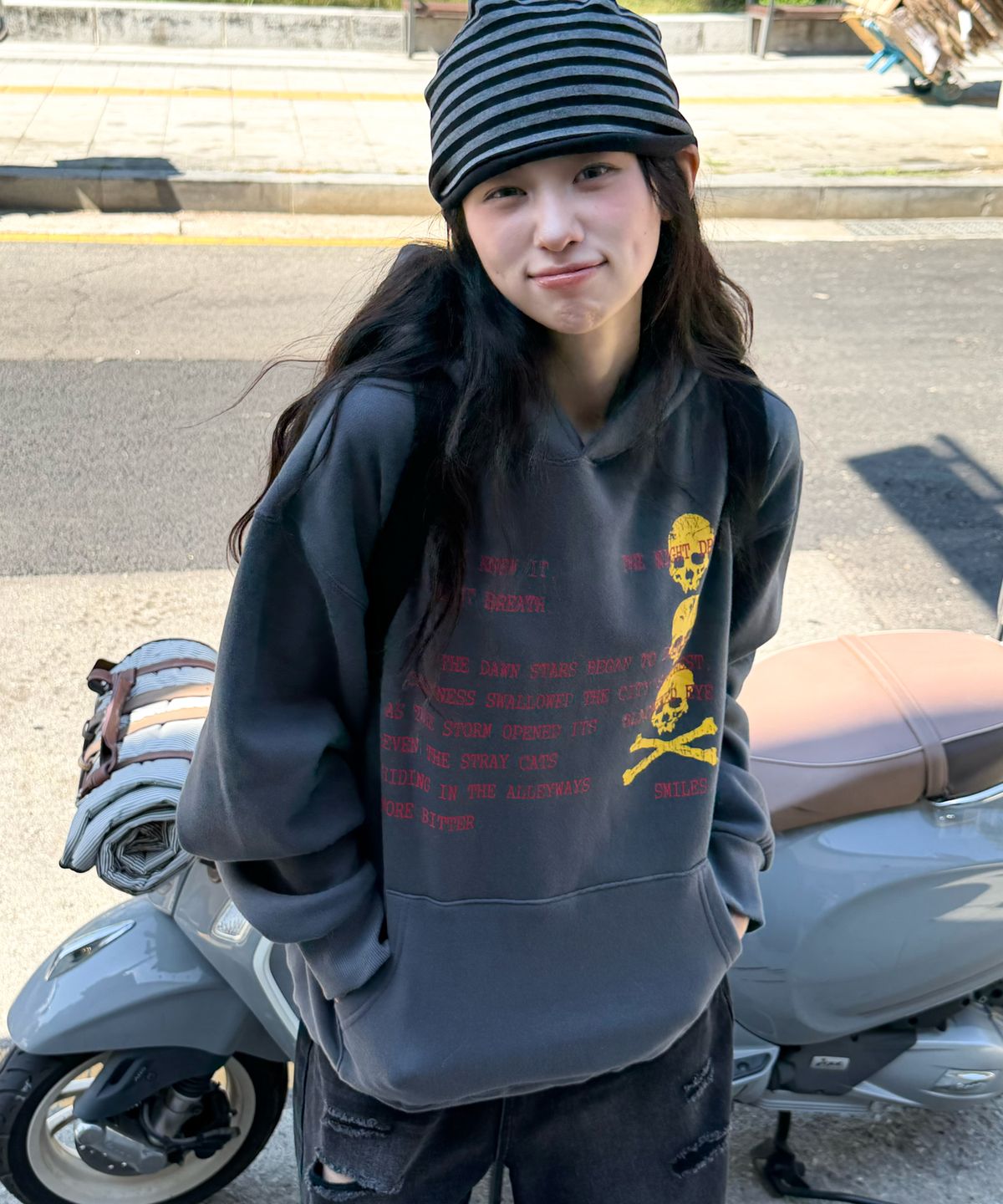 아모우(AMOU) [기모] Skull Letter Hoodie CHACOAL GRAY