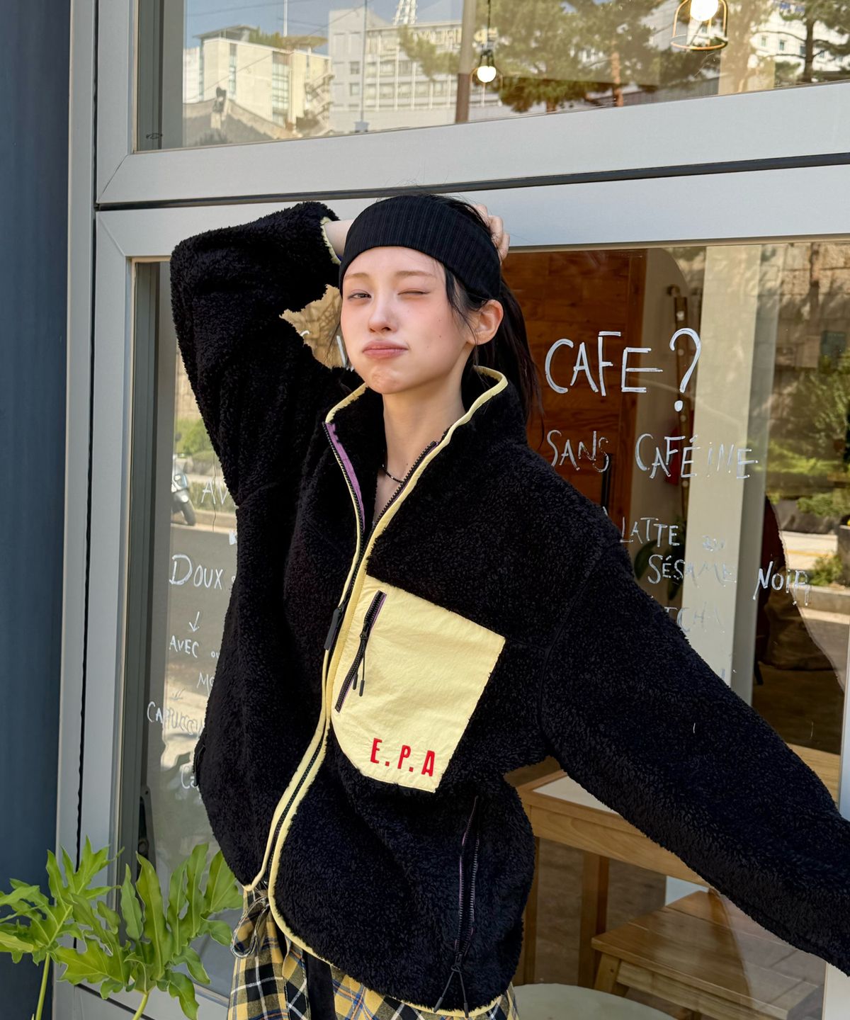 아모우(AMOU) AMOU Sherpa Fleece Zip-Up BLACK