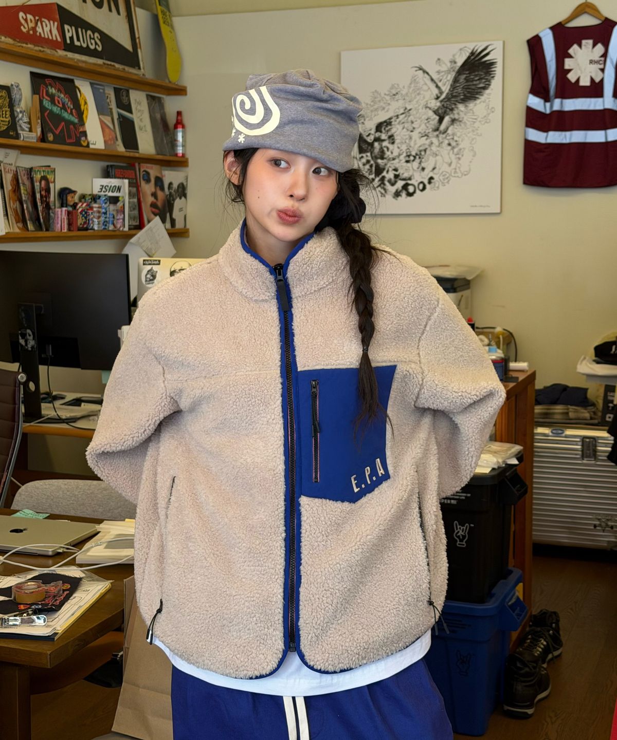 아모우(AMOU) AMOU Sherpa Fleece Zip-Up CREAM