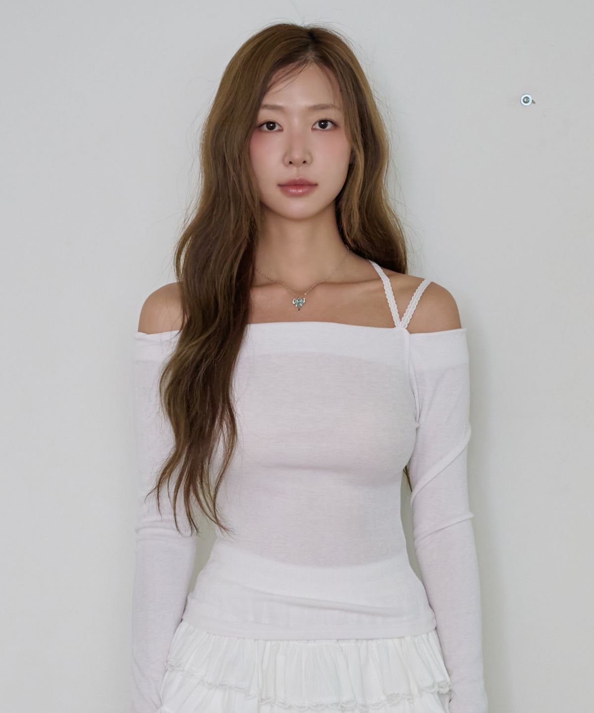 핑크파인애플(PINK PINEAPPLE) DAILY MUSE OFF-SHOULDER T-SHIRT_WHITE