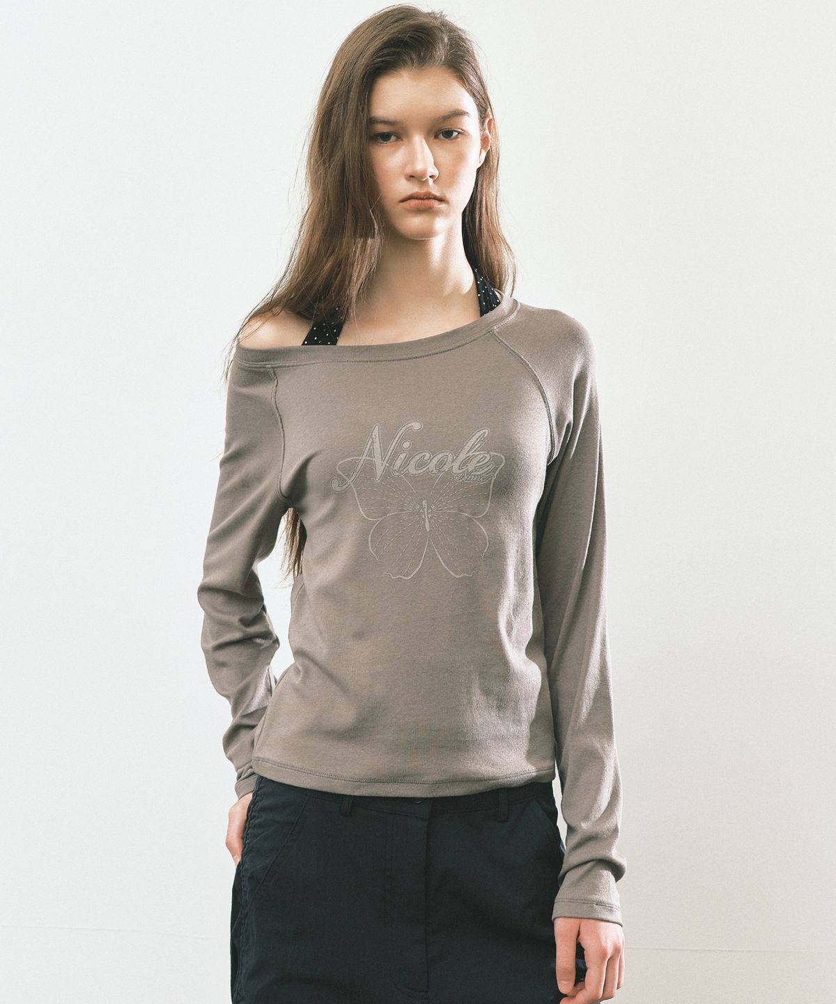 닉앤니콜(NICK&NICOLE) NICOLE BUTTERFLY RAGLAN TOP_BROWN