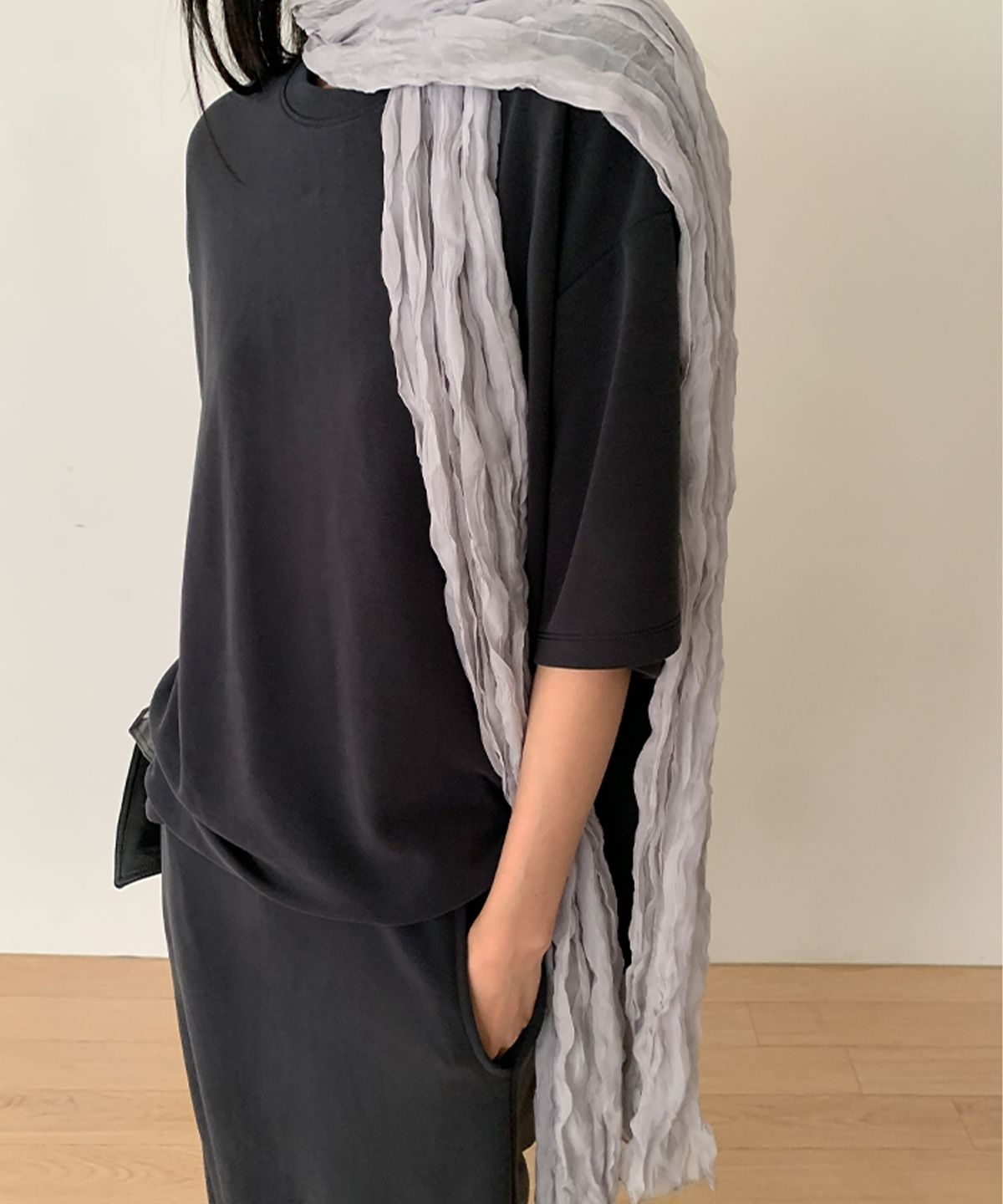 가더(GARDER) Essen T Shirt (Charcoal)