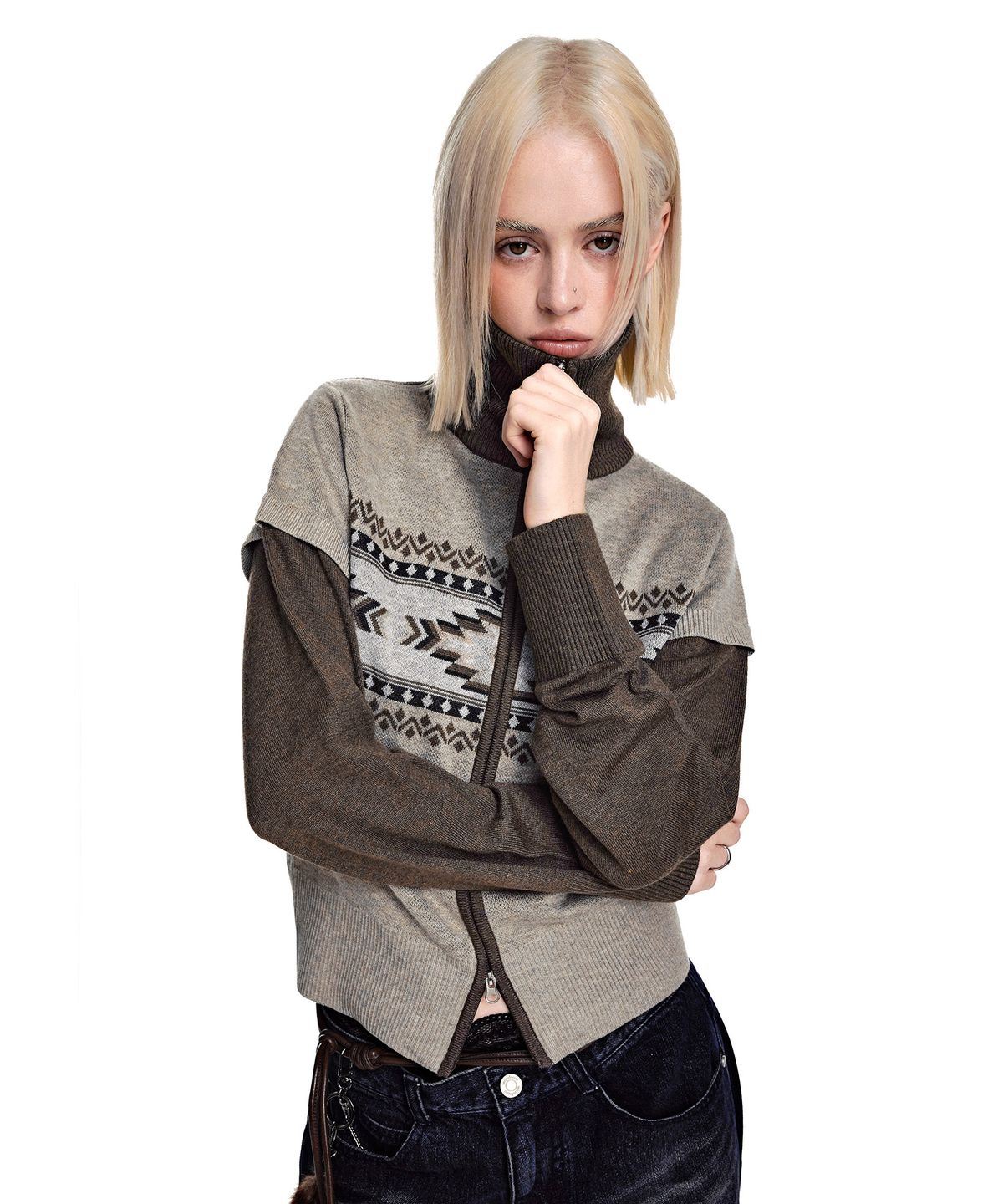 세컨모놀로그(SECONDMONO) Layered High Neck Nordic Zip-Up Sweater [BROWN]_SEWKT014BROWN
