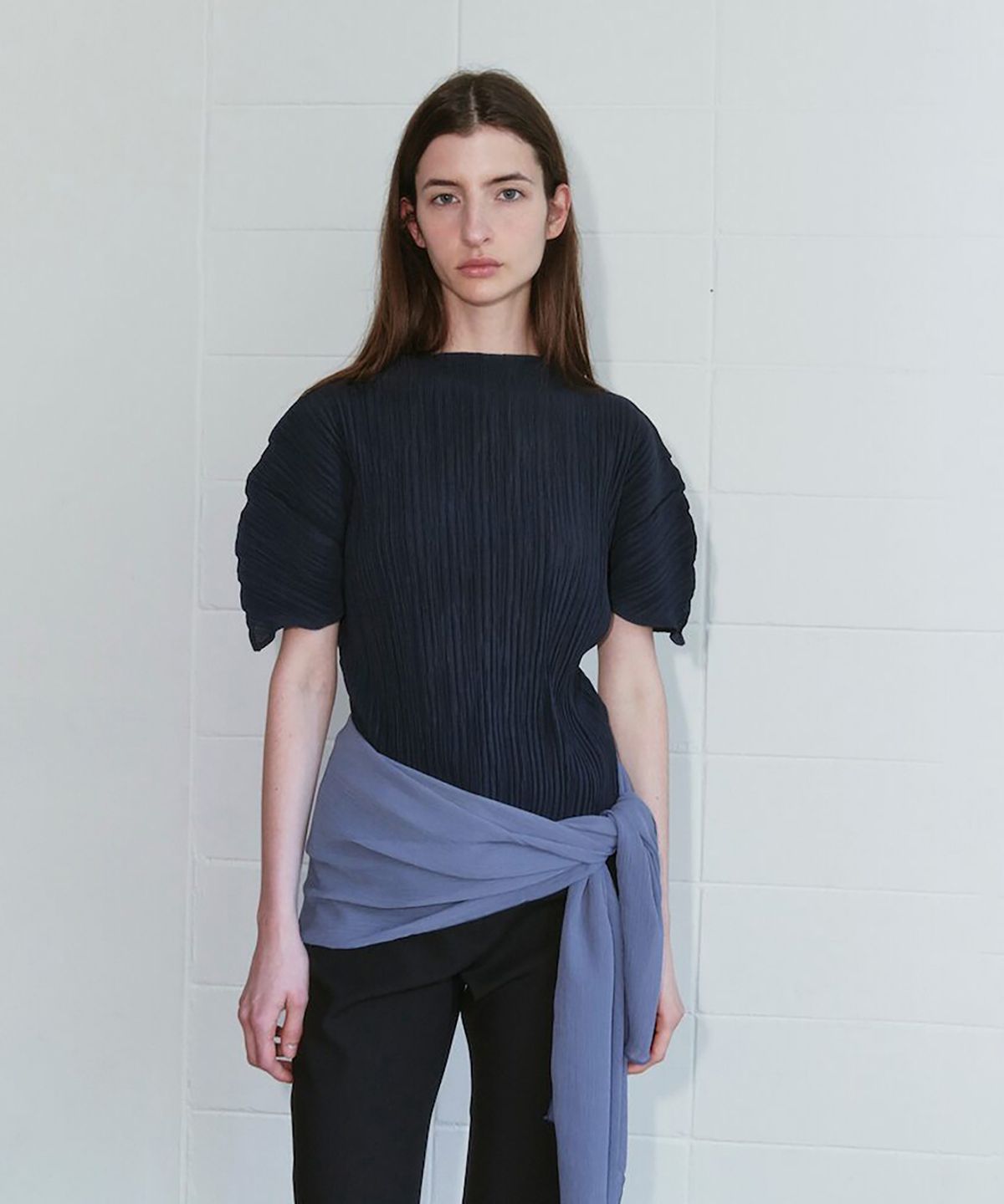 앙개(ANGGAE) Pleats Short Sleeve Top  Navy