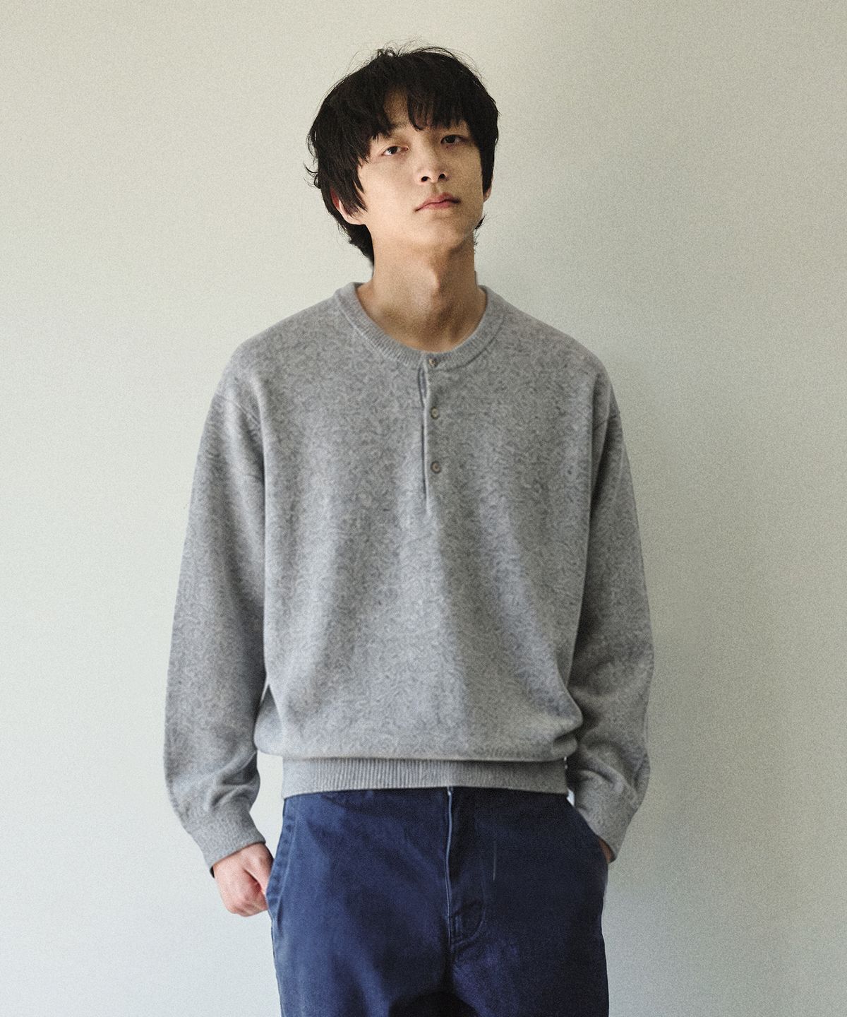 유니온블루(UNION BLUE) HARU CASHMERE WOOL HENLEY KNIT [MELANGE GRAY]