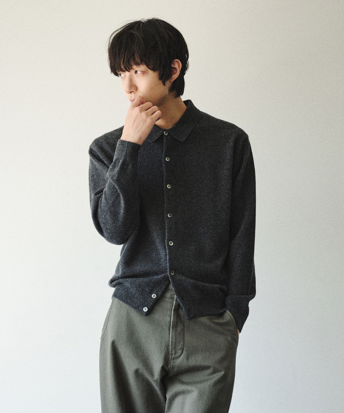 유니온블루(UNION BLUE) HARU CASHMERE WOOL CROP COLLAR CARDIGAN [CHARCOAL]