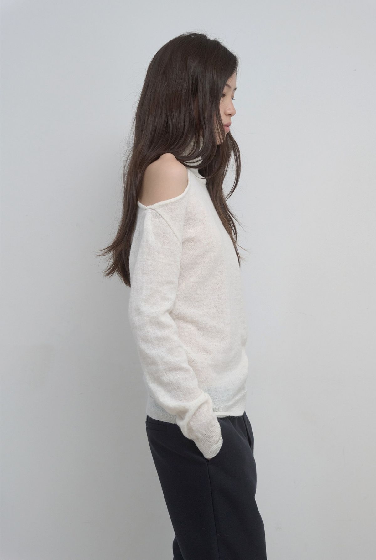 마조네(MA JOURNÉE) ONE SHOULDER TURTLE NECK KNIT_IVORY