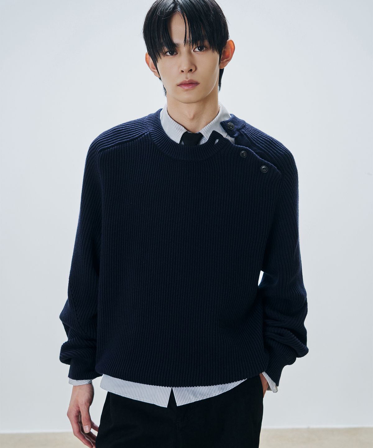 드로우핏(DRAW FIT) 베일리 슬릿 버튼 풀오버 니트 [DARK NAVY]