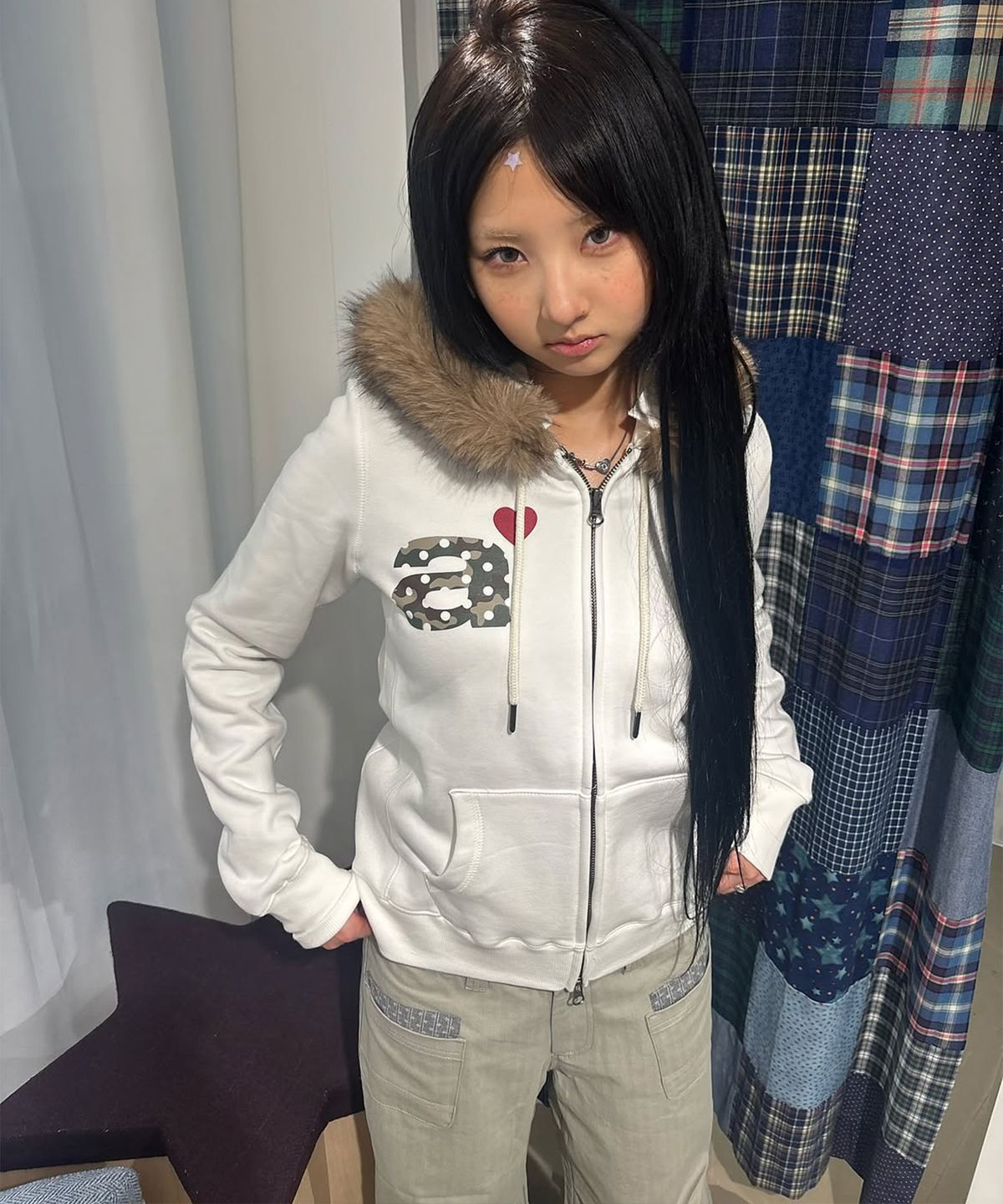 에이이에이이(AEAE) FUR DOT SMALL LETTER HOOD ZIP UP [IVORY]