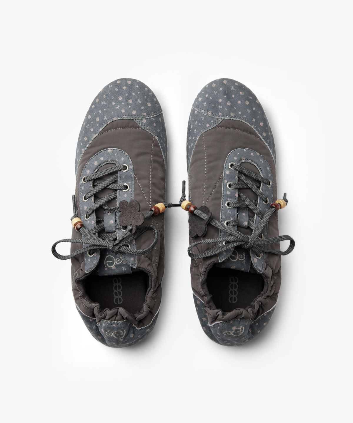 에이이에이이(AEAE) AEAE FLOWER TRAINER [CHARCOAL]