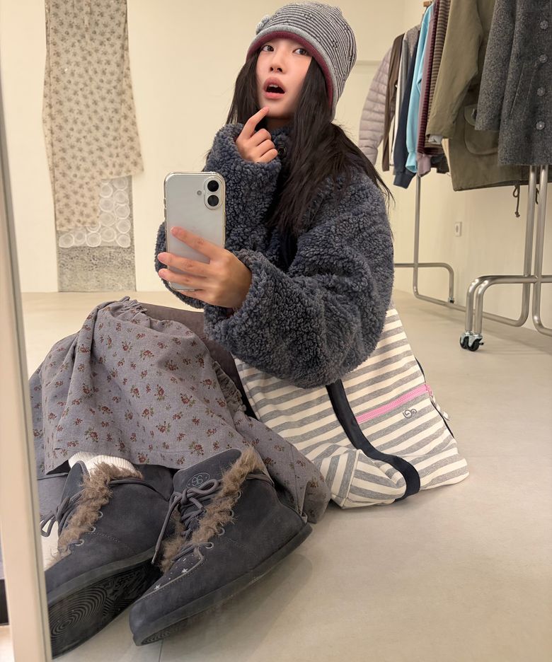 [지연 PICK] AEAE FUZZY FAT SNEAKERS [CHARCOAL]