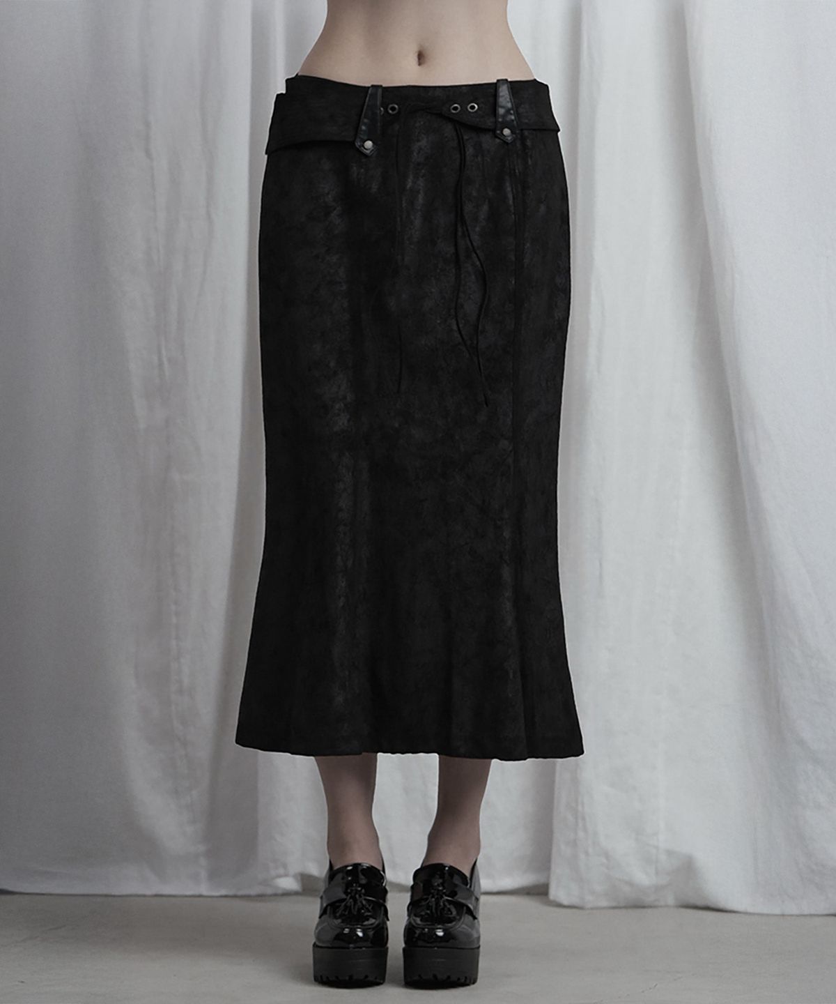 에트오소메(ETRE AU SOMMET) Suede Belt Low Rise Long Skirt (Black)
