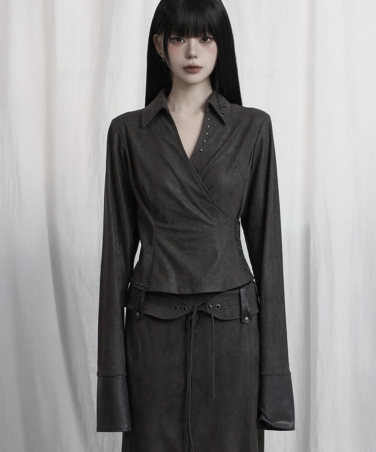 에트오소메(ETRE AU SOMMET) Drape Suede Shirring Blouse (Charcoal)