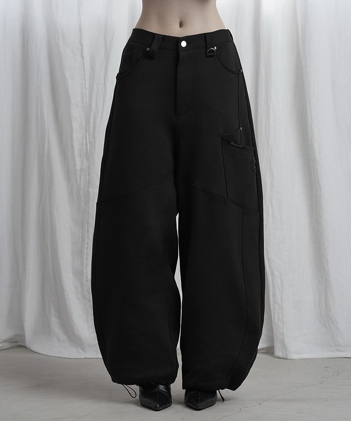 에트오소메(ETRE AU SOMMET) Panel Pocket Wide Training Pants (Black)