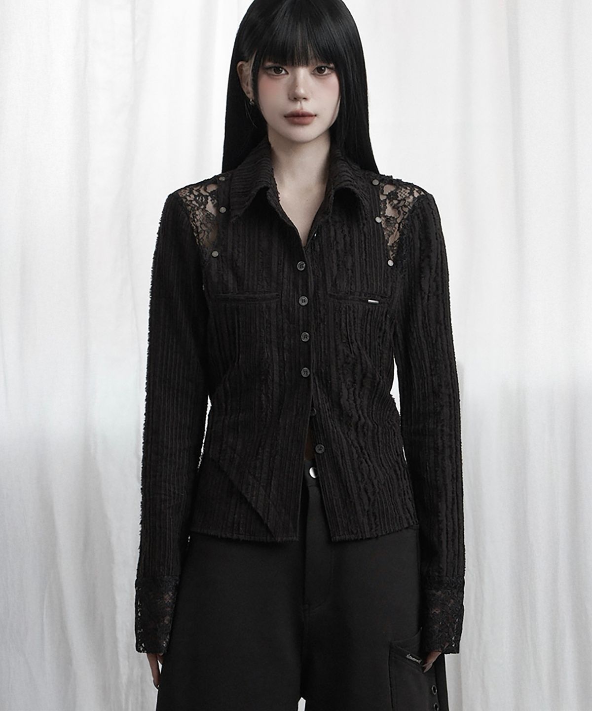 에트오소메(ETRE AU SOMMET) Lace Panel Slim Shirt (black)