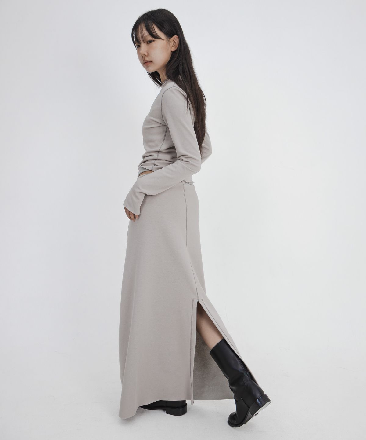 고리(GORI) Off-Shoulder Cut Long Sleeve (beige)