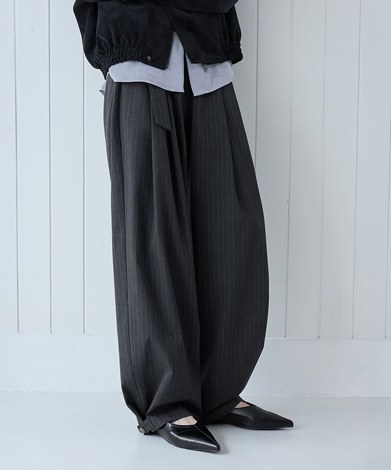 Button Belted Curved Slacks, CHARCOAL