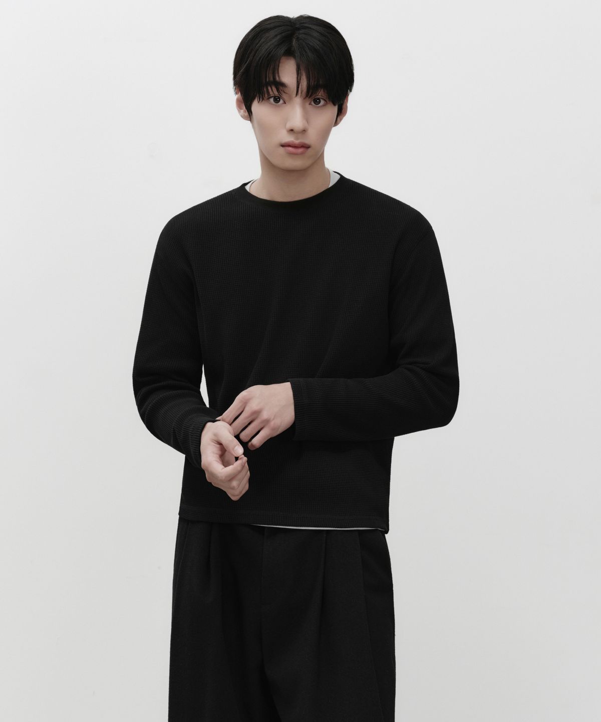 무신사 스탠다드(MUSINSA STANDARD) 와플 크롭 크루 넥 긴소매 티셔츠 [블랙]