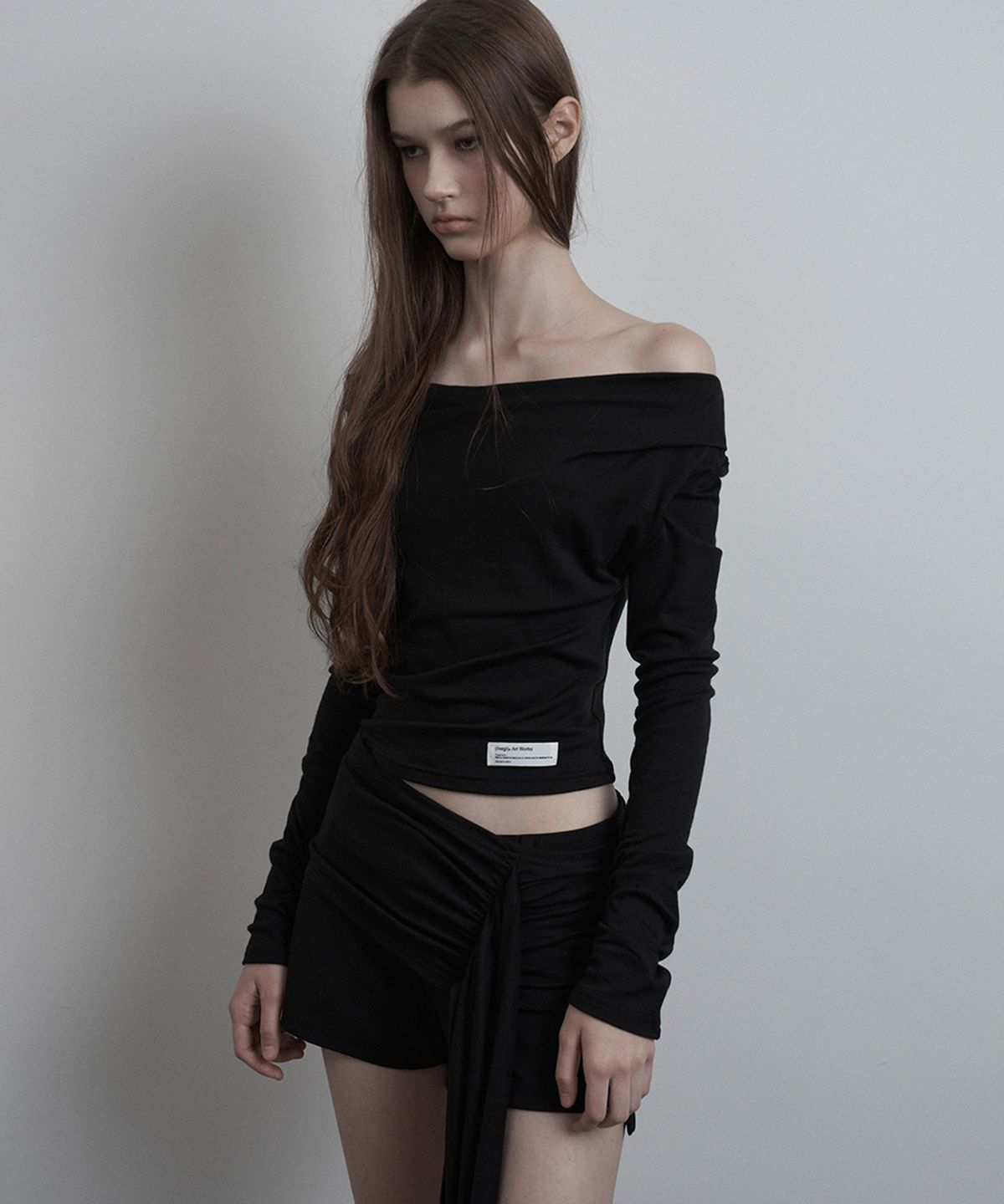이네기(INEGI) Cowl Drop Waist-Slit Top (black)