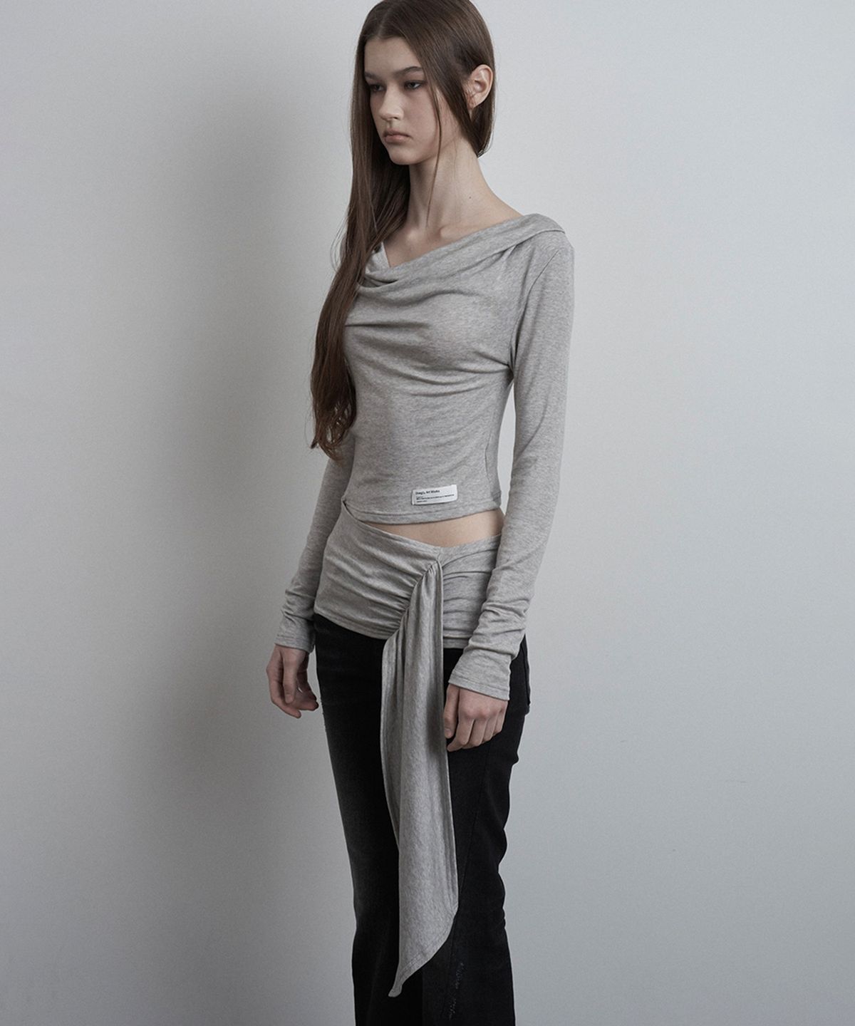 이네기(INEGI) Cowl Drop Waist-Slit Top (melange beige)