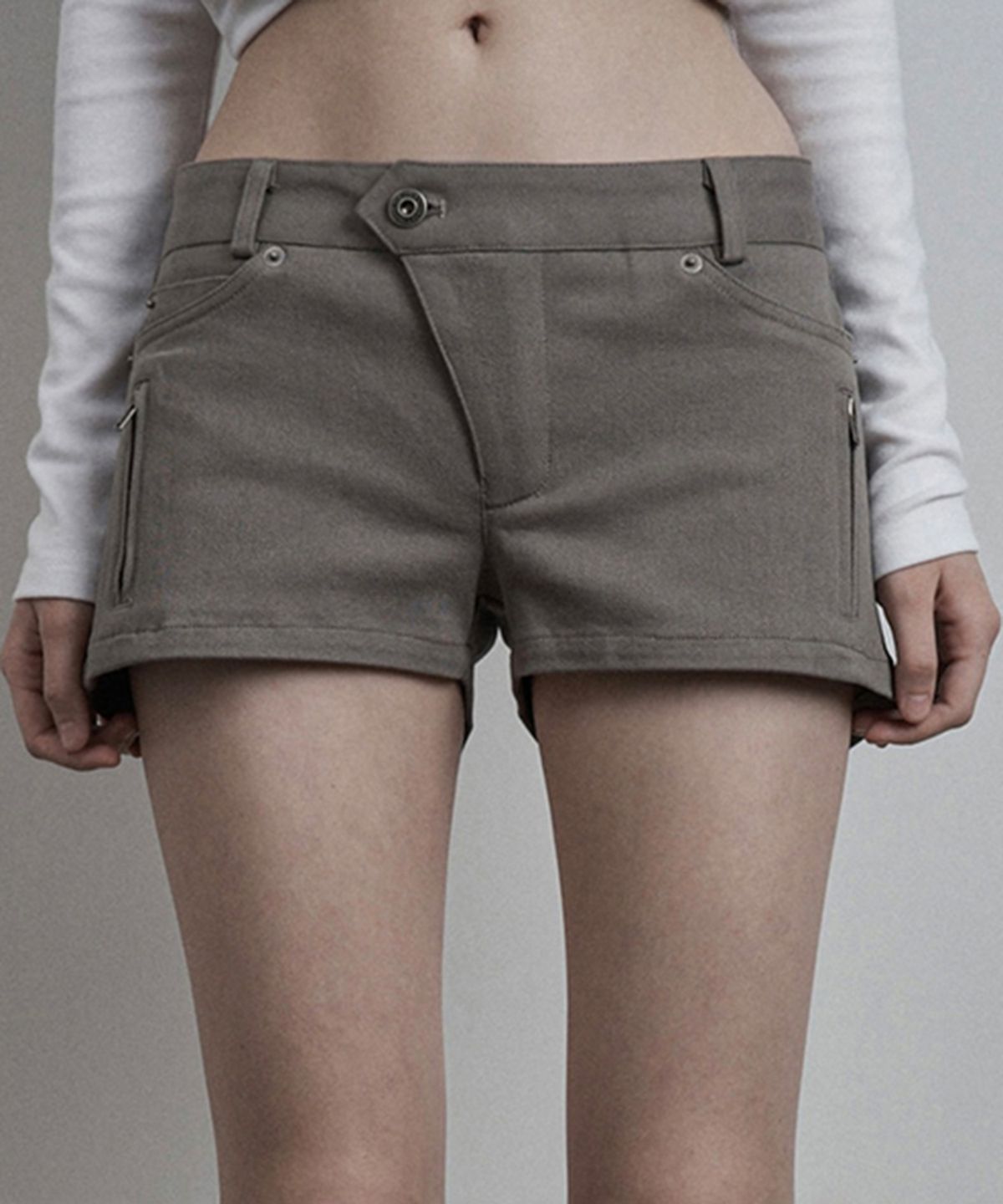 이네기(INEGI) Overlay Waist Zip Shorts (sand beige)