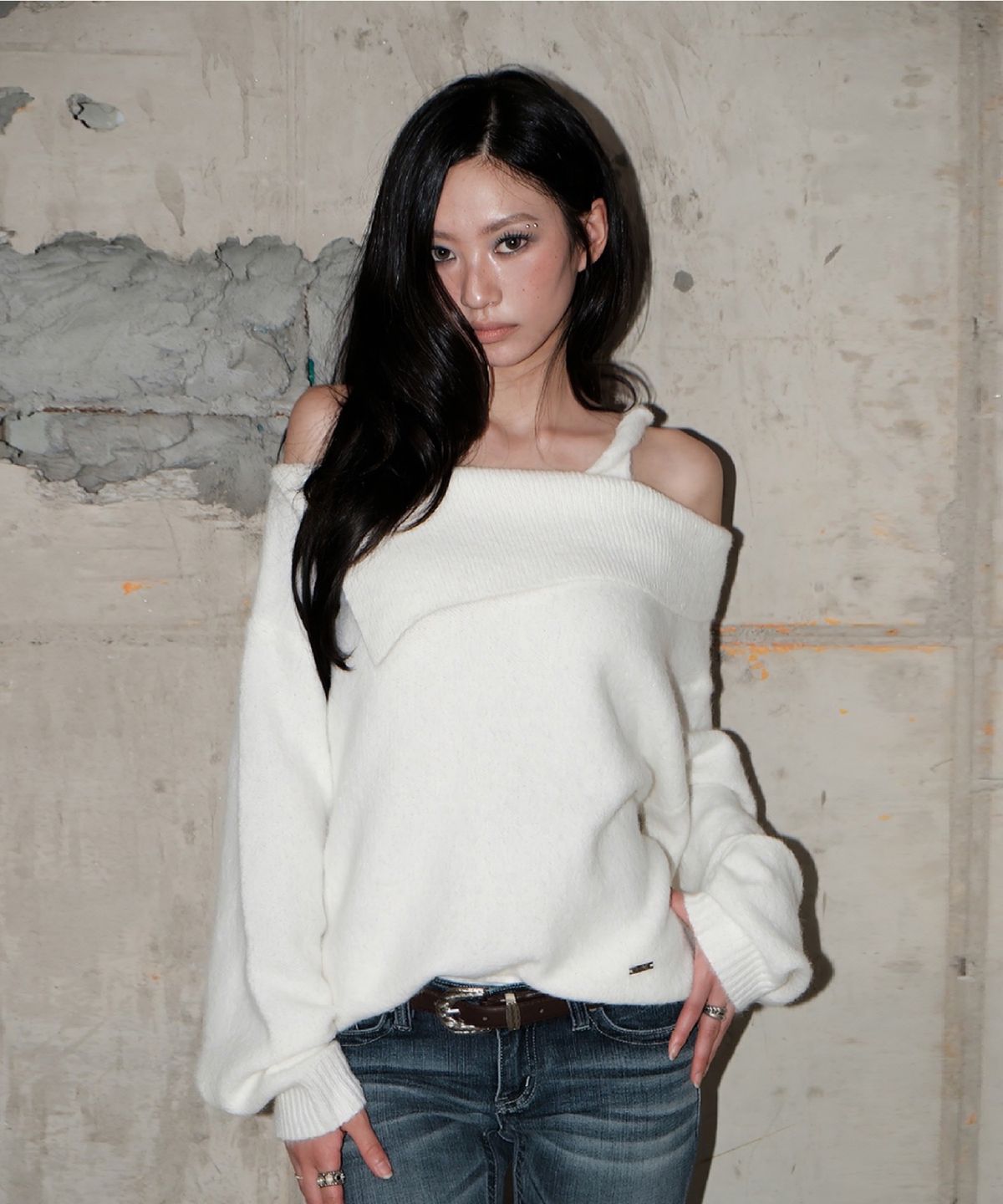 511비전(511VISION) TWIST OFF-SHOULDER KNIT, WHITE