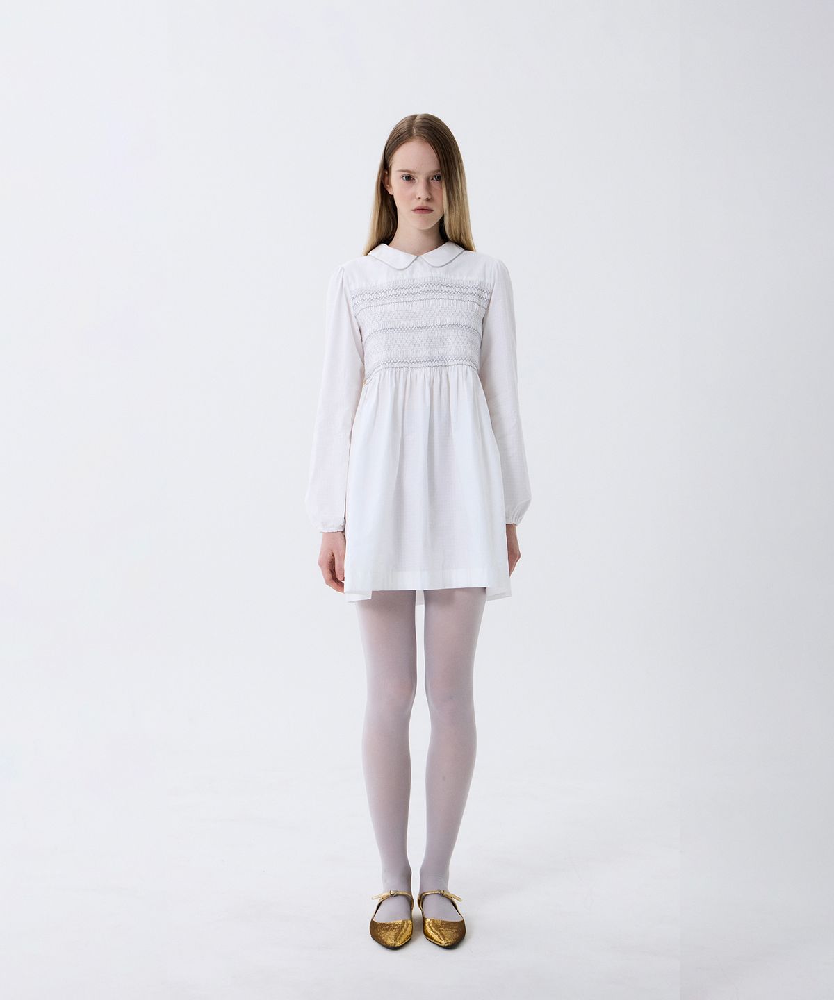 코스모스(COSMOSS) SMOCKED COLLAR MINI DRESS (WHITE)