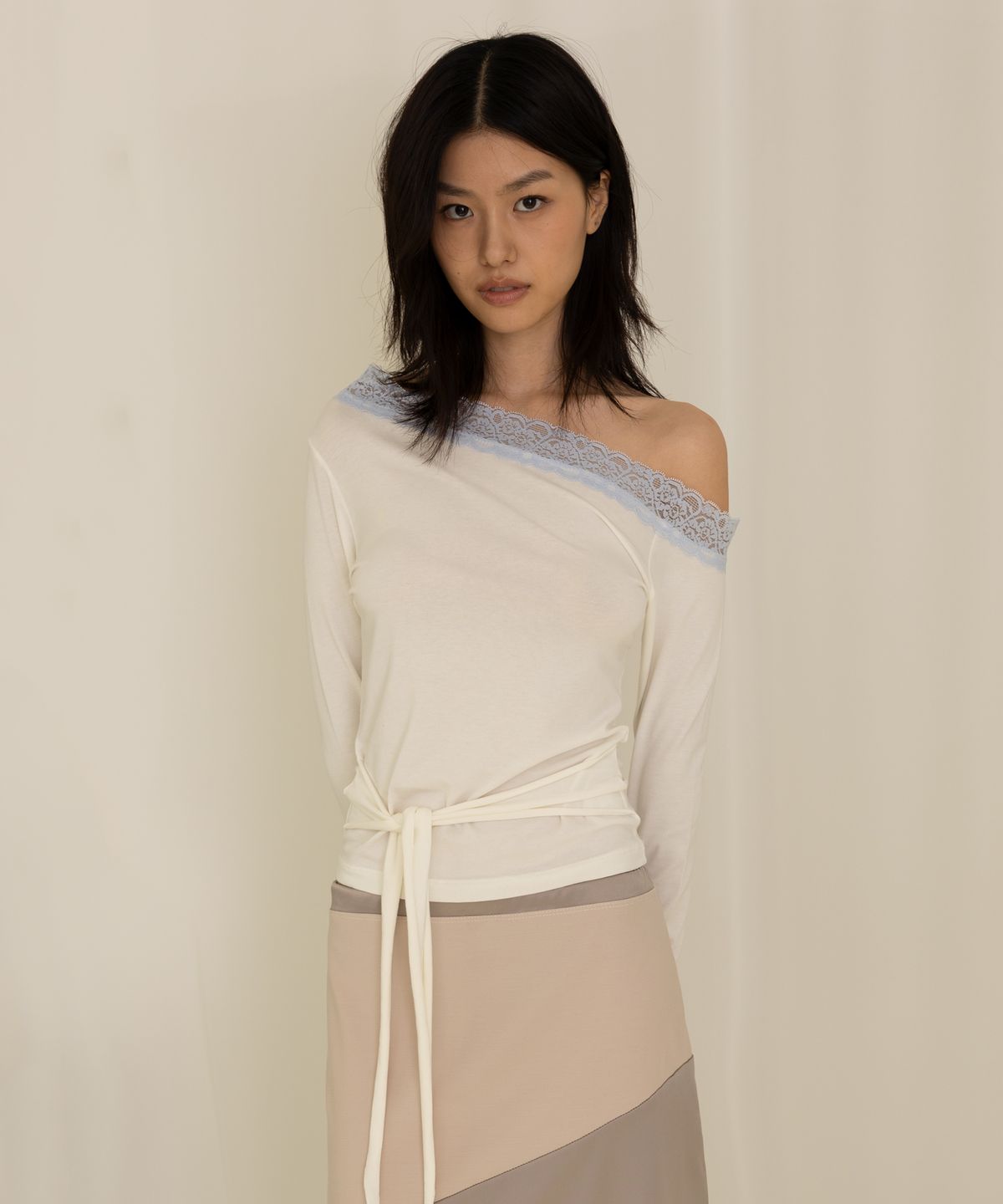 라이라이(LYELYE) Lace Off-shoulder Tie Top [Ivory]