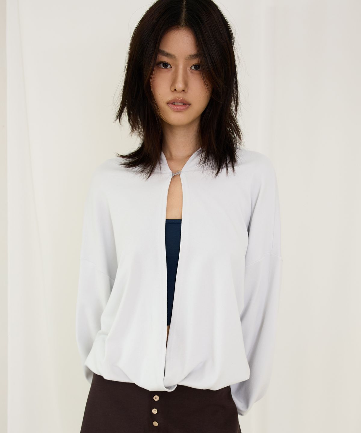 라이라이(LYELYE) Low Neckline Hoodie [Light Grey]