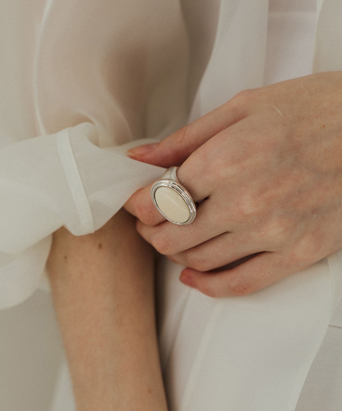 티에르노(TIERNO) R.010/OVAL BOLD RING_IVORY