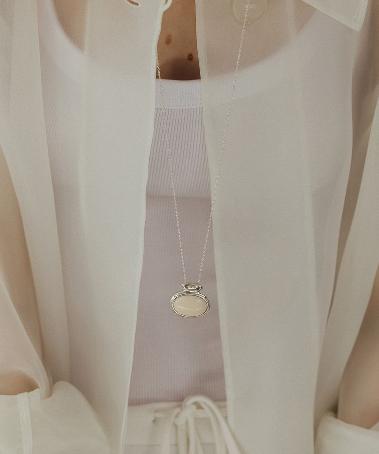N.031/OVAL NECKLACE_IVORY