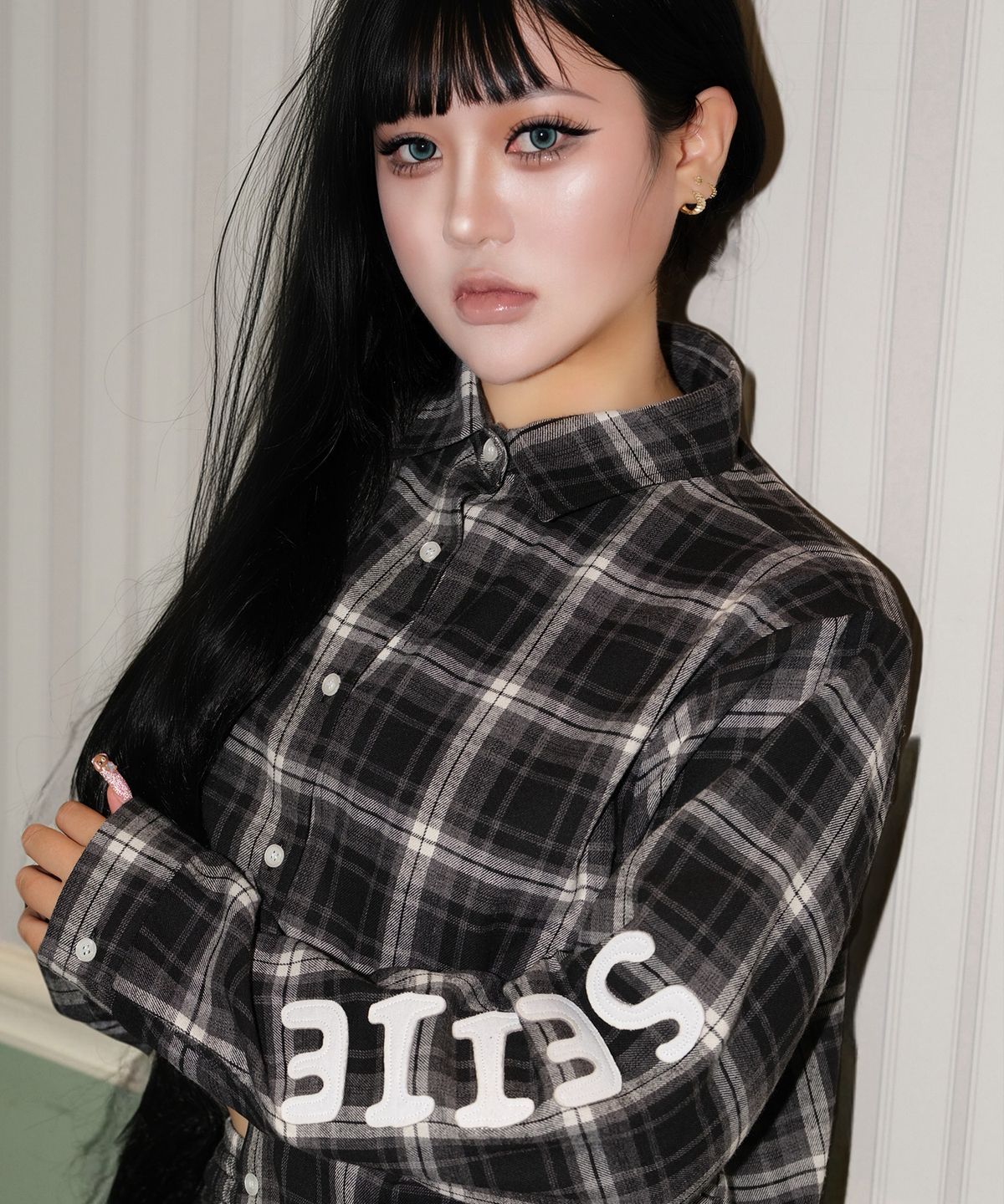 세이에(SEIIE) 허그 아플리케 체크셔츠 블랙